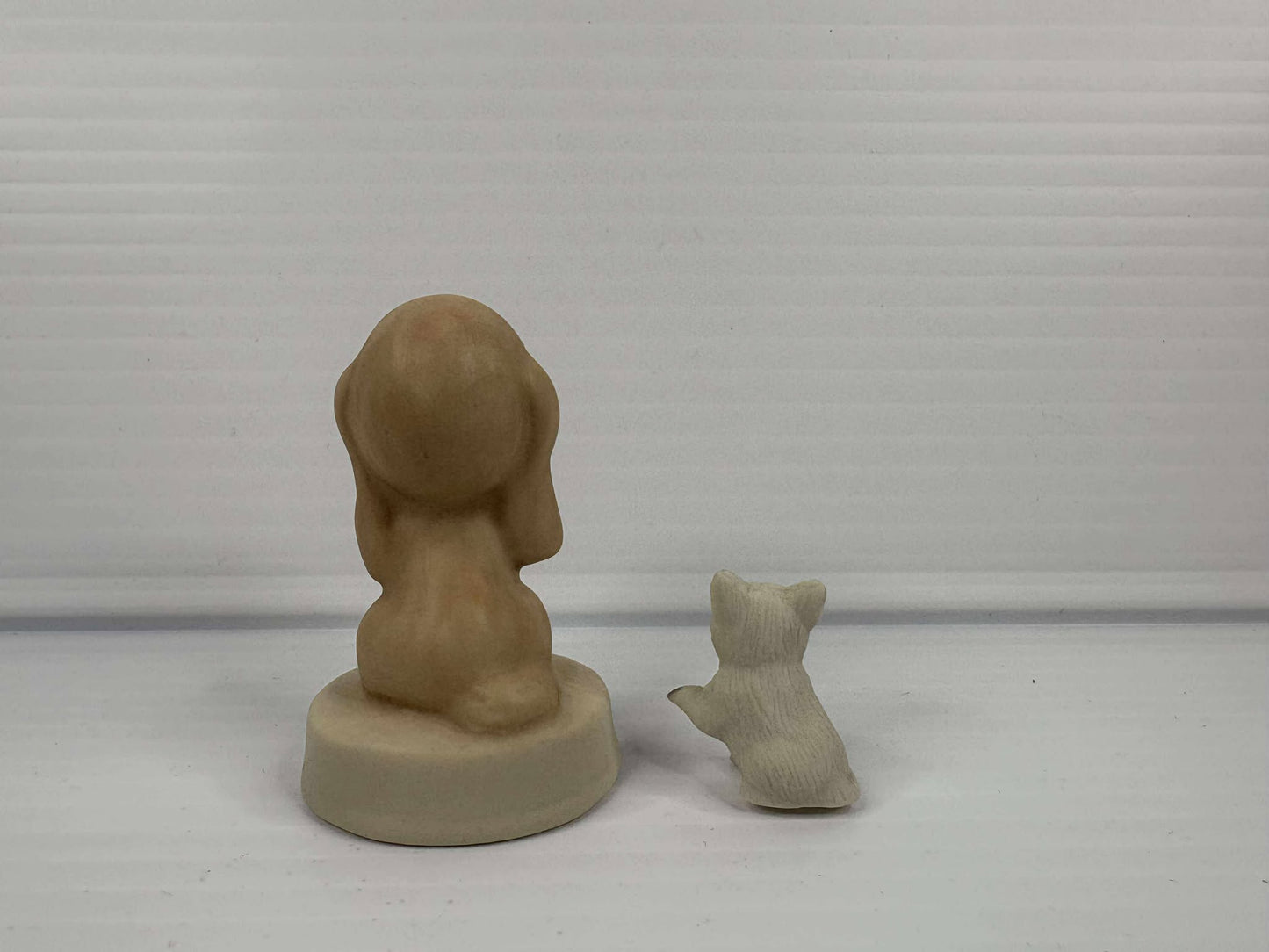 Pair of Dog Figurines – Collectible Animal Decor