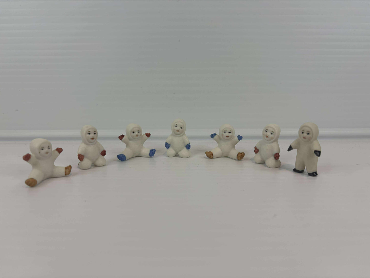 7 mini-bébés des neiges – Ensemble de figurines terminées
